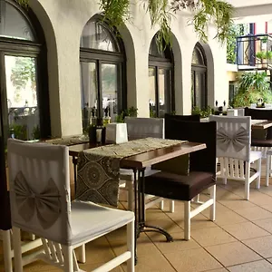 https://family-hotel-apolonia.sozopol-hotels.com
