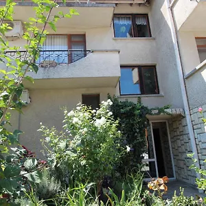 https://villa-sarafovo.primorskohotels.com